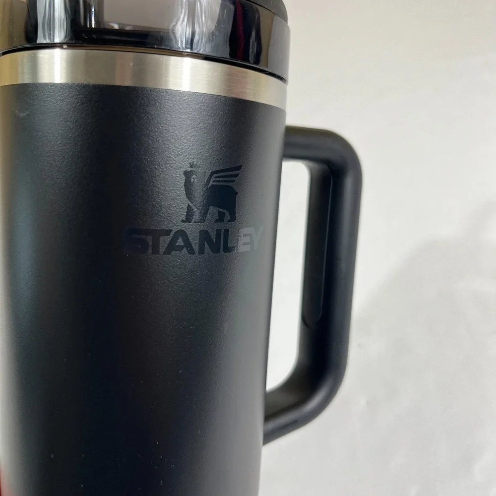 Stanley Quencher H2.0 FlowState 30 oz Tumbler Black New Badger Logo - Picture 15 of 15